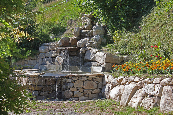 Bassin derrière la maison