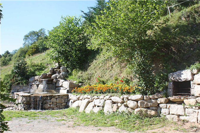 Bassin derrière la maison